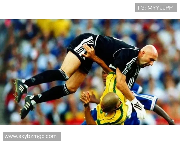 足球场上的传奇球星集结：回顾全球足球巨星的辉煌瞬间与历史成就